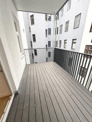 Stilaltbauwohnung mit Balkon in Innenhof