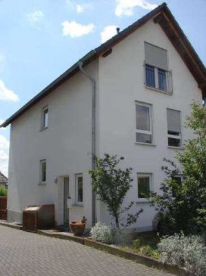 Helles Freistehendes Einfamilienhaus in ruhiger Lage