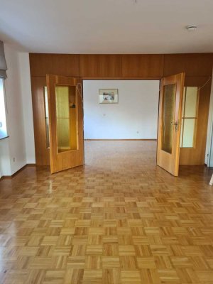Schöne und gepflegte 2-Zimmer-Wohnung mit gehobener Innenausstattung mit Balkon und EBK in Dobel