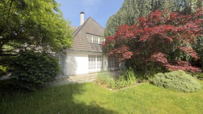 Stilvolles Einfamilienhaus mit großem Garten