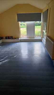 Sonnige Gartenwohnung möbliert mit 800 Watt Solarenergie zum Stromsparen