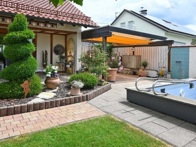 Unternehmervilla mit Gartenidylle, Pool und Büroteil in Bergatreute