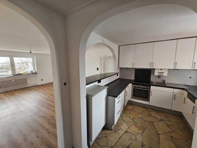 Sofort Einziehen in freie helle 3 Raum Wohnung mit 2 Balkonen und Einbauküche wie Erstbezug renovier