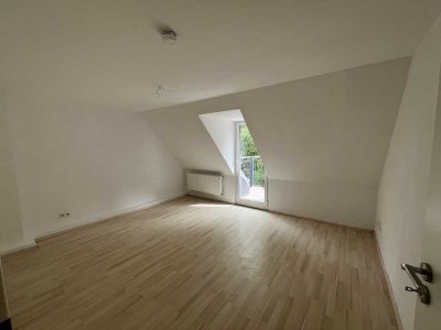 Helle DG-Maisonette Wohnung mit Balkon in ruhiger und verkehrsgünstiger  Lage von WI-Biebrich