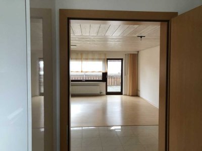 124,11 m²-Wohnung mit großem Balkon, EBK, Garage, Stellplatz in Reutlingen-Ohmenhausen