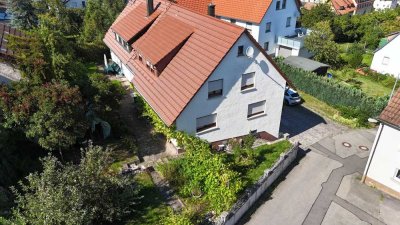 Doppelhaushälfte mit zwei separaten Wohnungen in ruhiger Lage