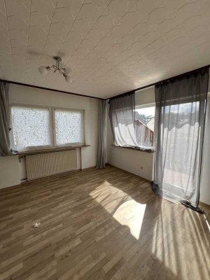 Schöne und gepflegte 3-Raum-Erdgeschosswohnung mit Balkon in Wenden
