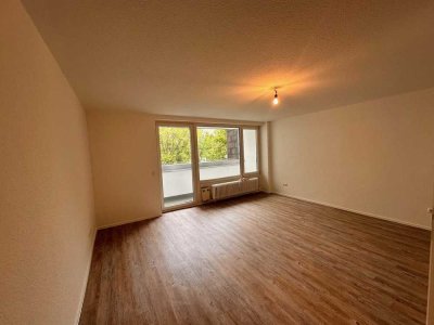K.-Neubrück, 1 Zimmer/Wohnküche mit Loggia. Besichtigung: Montag, 19.05.2025, 16:30 Uhr