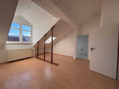 * Altlindenau * 2-Zimmer-Wohnung * DG * Tageslichtküche * frei ab 01.02.2026 *