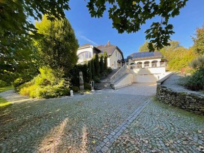 Großzügiges Refugium mit unverbaubarer Aussicht auf beeindruckendem Grundstück!