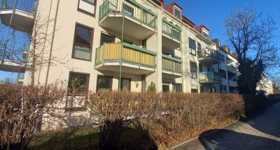 Renovierte 3 Zi. Wohnung mit Terrasse, Balkon und TG