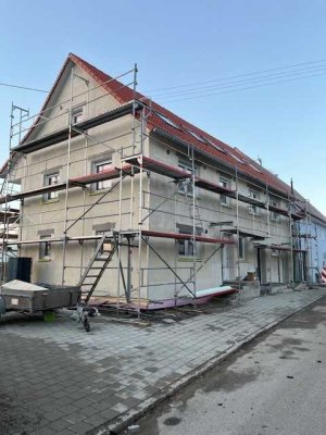 Neu sanierte 4-Zimmer Etagenwohnung in Königsheim mit Garten und Carportstellplatz