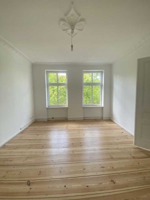 Abgezogene Dielen, Balkon und Stuck! Helle 4 Zimmerwohnung an der Bernauer Straße