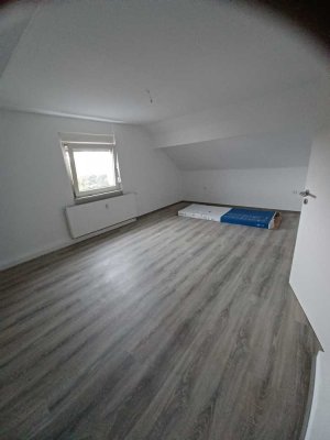 Schöne, helle, stilvolle 2-Zimmer-Dachgeschosswohnung im 2.OG in Mannheim