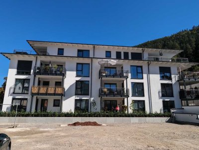 Freundliche 4,5-Zimmer-Wohnung mit gehobener Innenausstattung mit Balkon in Bad Wildbad
