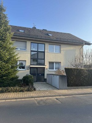 Kurzfristig Verfügbar: 3-Zimmer-Wohnung mit Süd-West Balkon und Einbauküche in Hattersheim am Main