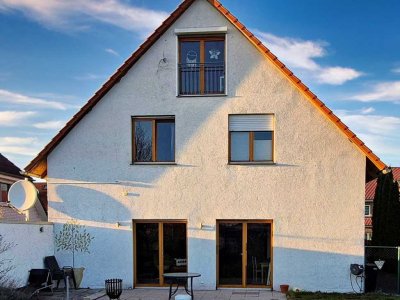 Modernes Raumwunder mit zusätzlich ca. 57 m² Einliegerwohnung im Souterrain in Laatzen - Grasdorf