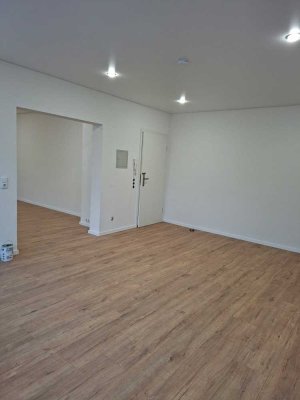 Sonnige 4-Zimmer Wohnung mit Balkon im 1. OG in Schwalbach