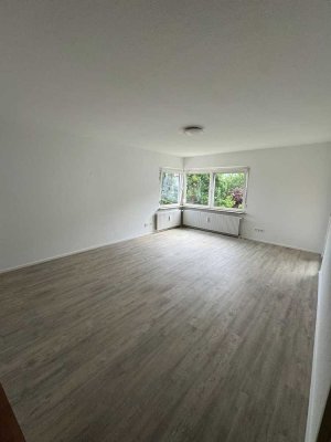 Helle 3-Zimmer-Wohnung mit Balkon, TG-Stellplatz und traumhafter Aussicht – Toplage in Pfullingen