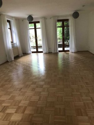 freundliche Wohnung im Grünen