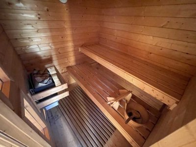 Helle 3 Zi. Whg. mit Küche Luxusbad, Sauna, Garten in ruhiger Lage -