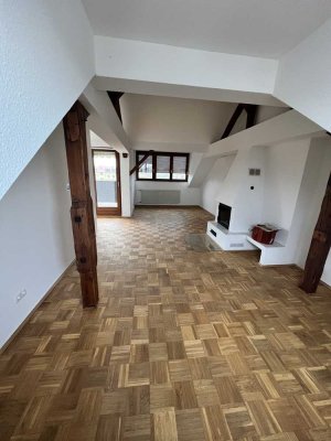 *Starke Preissenkung!* Helle und sonnige Dachgeschosswohnung mit Gartennutzung