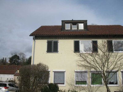 sonnige 4- Zi.- Wohnung m. Atelierzimmer u. gr. Balkon
