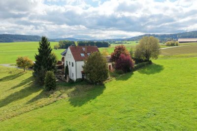 Großzügiges Ein- oder Mehrfamilienhaus in Randlage mit herrlichem Ausblick!