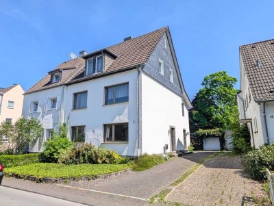 Doppelhaushälfte mit Einliegerwohnung und schönem Garten - zentral in Bergisch Gladbach