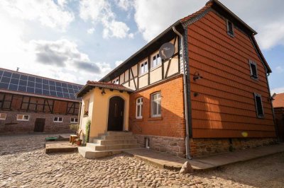 Nachhaltigkeit trifft auf Vielseitigkeit:Autarker 4-Seiten-Hof mit Land+ertragreicher Solaranlage