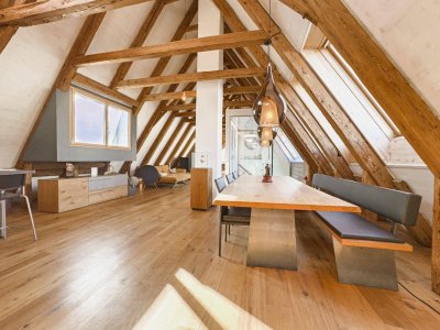 Architekturjuwel: Modernes Loft in liebevoll renoviertem Altbau