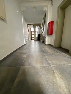 Dachgeschoss links - 2 ZKB *** Balkon & Dachboden mit ca. 55 m² *** Direkt Am Markt *** Gesamt 99 m²