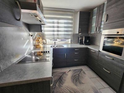 3 Zi. ETW knapp 60m², mit Balkon, Keller, Speicher + KFZ-Stellpl. in Rain!