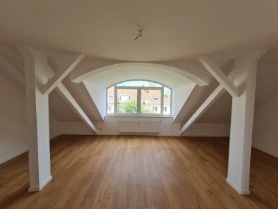 2-Zimmer Dachgeschosswohnung mit Nähe zum großen Garten