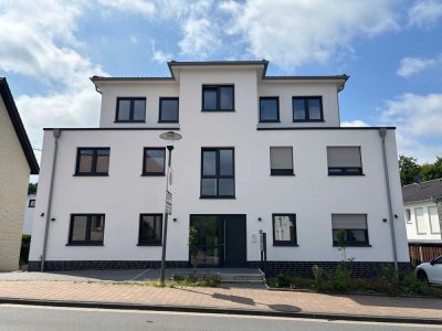 Erstbezug mit Balkon und Einbauküche: Exklusive 3-Zimmer-EG-Wohnung mit geh. Innenausstattung