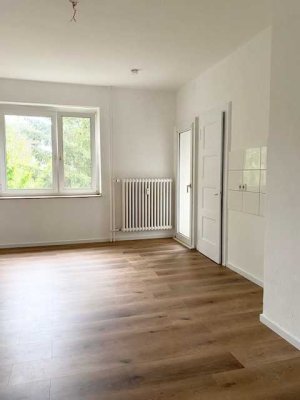 #2 Zimmer #64m² #Erdgeschoss #01.06. #neuer Bodenbelag #große Wohnküche #Balkon #Tageslichtbad