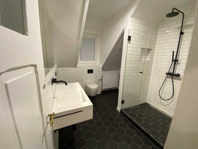 Hochwertige Altbauwohnung mit Balkon in zentraler Lage von KL