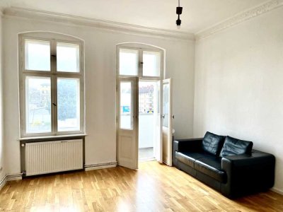 Provisionsfrei! Bezugsfrei! 2018 saniert! 2 Zimmer Wohnung mit Balkon, 5 min vom Bahnhof Spandau