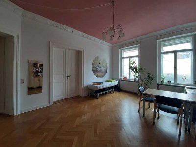 Bezugsfreie Altbau-Hochparterre mit eigenem Garten! Provisionsfrei direkt vom Eigentümer!