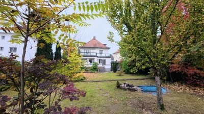 CHARMANTE EIN- ODER ZWEIFAMILIENHAUS-VILLA MIT WEITEREM BAUPOTENTIAL