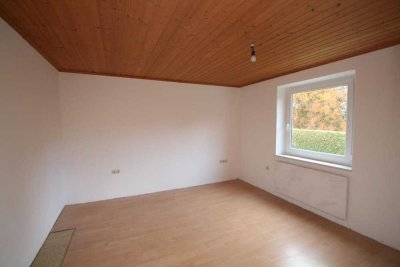 Gemütliche 2 ZKB-Wohnung mit Garage in Kürn