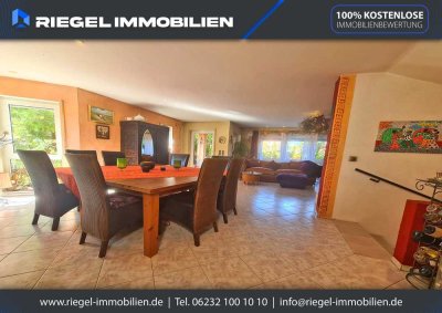 Sie hier? Wir auch! Tolle Lage, DHH auf einem ca. 201 m² großen Grundstück mit ca. 217 m² Wohnfläche