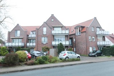 Seniorengerecht gemütliche Erdg.Whg. m. EBK, schöner Terrasse u. PKW-Stellplatz