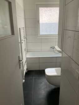 Für Kapitalanleger! Vollsanierte und vermietete 3-Zimmer-Wohnung mit Balkon