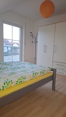 Helle 2-Zimmer-DG-Wohnung in Oberding