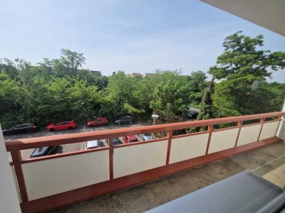 **JETZT EINZIEHEN**2-Zimmer-Wohnung // Balkon // Bad mit Wanne // 2.OG // ab Sofort