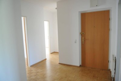 Helle Wohnung mit Tiefgaragenplatz, ruhige Lage