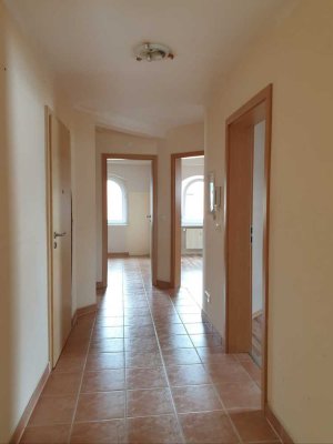Gepflegte Wohnung mit sehr guter Anbindung und Infrastruktur