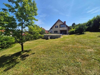 Fehring: Geräumiges Einfamilienhaus (189m²) mit großzügigem Garten in ruhiger Grünlage!