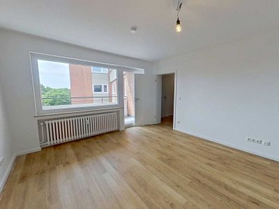 Moderne 2-Zimmer-Wohnung mit lichtdurchflutetem Ambiente und BALKON inkl. toller Aussicht in Lübe...